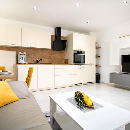 Apartment Juric พูลา ภายนอก รูปภาพ