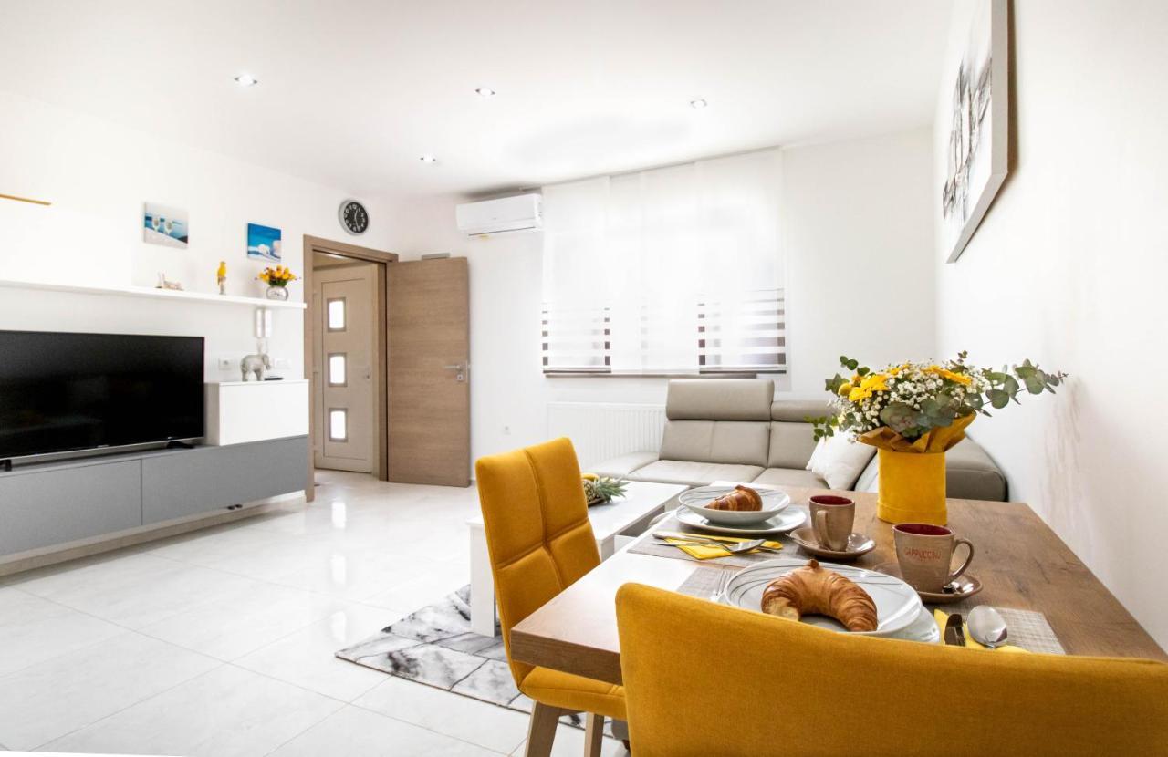 Apartment Juric พูลา ภายนอก รูปภาพ
