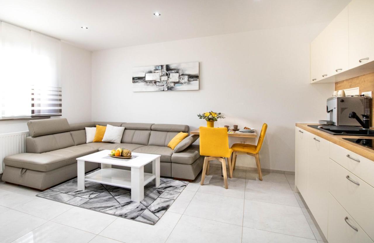 Apartment Juric พูลา ภายนอก รูปภาพ