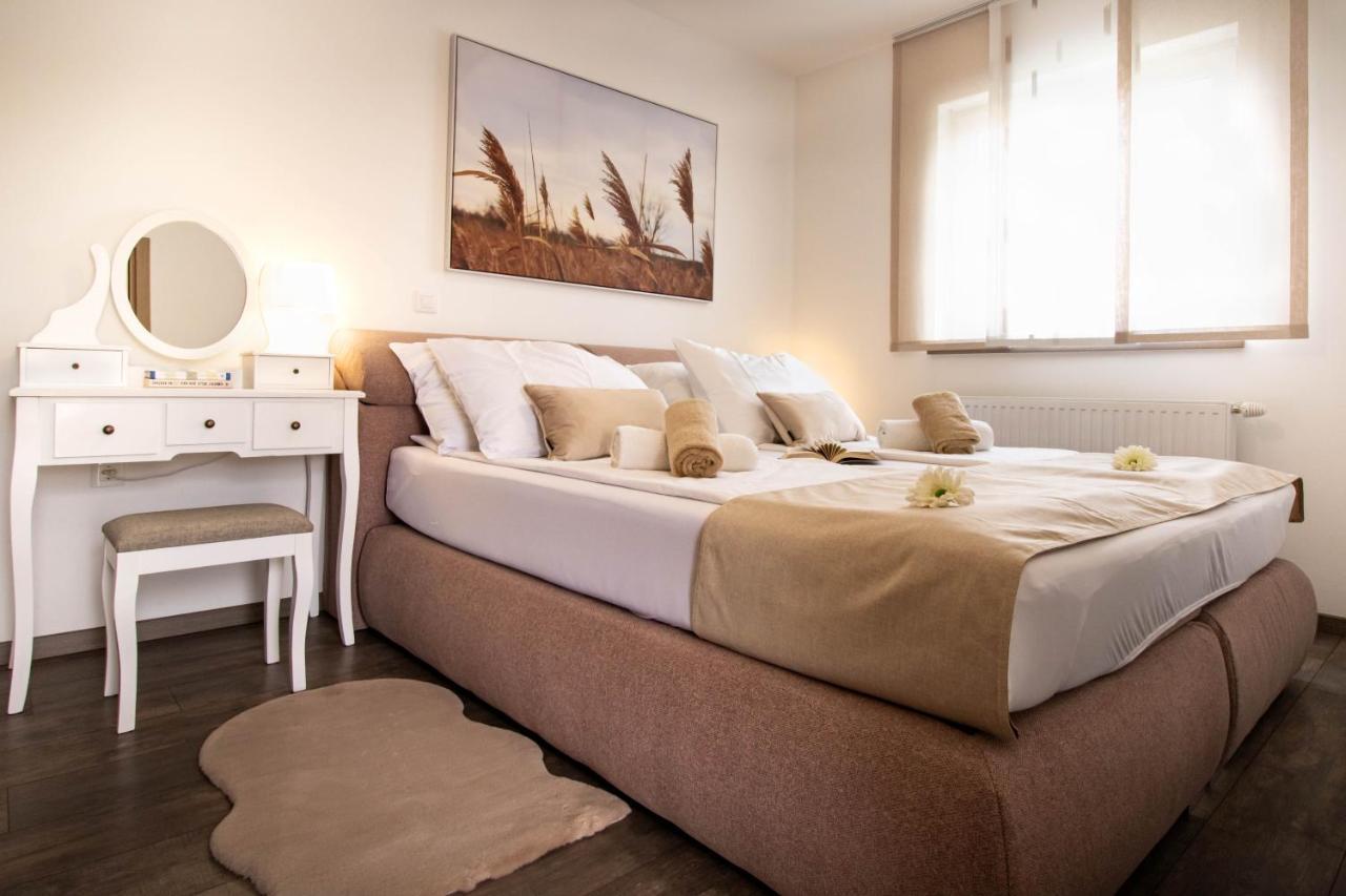Apartment Juric พูลา ภายนอก รูปภาพ